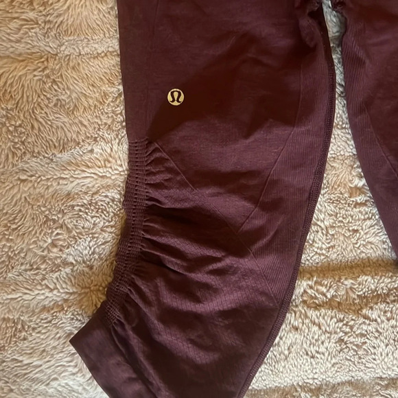 Lululemon maroon cropped ruched leggings - Picture 8 of 8